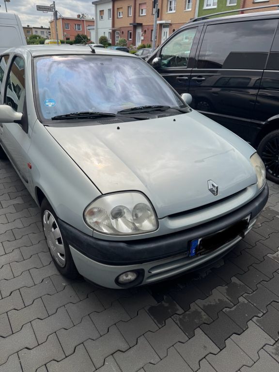 Silber Gebraucht 2000 Renault Clio II Limousine | 1.550 € (Fairer Preis) - Bild 1/4