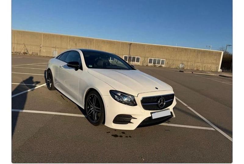 Gebraucht Mercedes E300 245 PS (180 kW) 2019 Weiß Coupé
