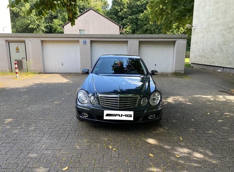 Grau Gebraucht 2008 Mercedes E350 Limousine | 6.000 € (Superpreis) - Bild 1/4
