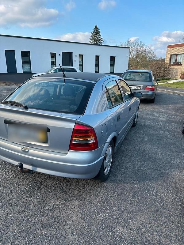 Usata Opel Astra 2000 Argento Berlina