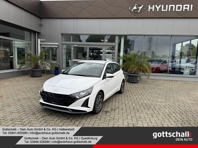 Weiß Neu 2024 Hyundai i20 Trend Limousine | 20.990 € (Fairer Preis) - Bild 1/4
