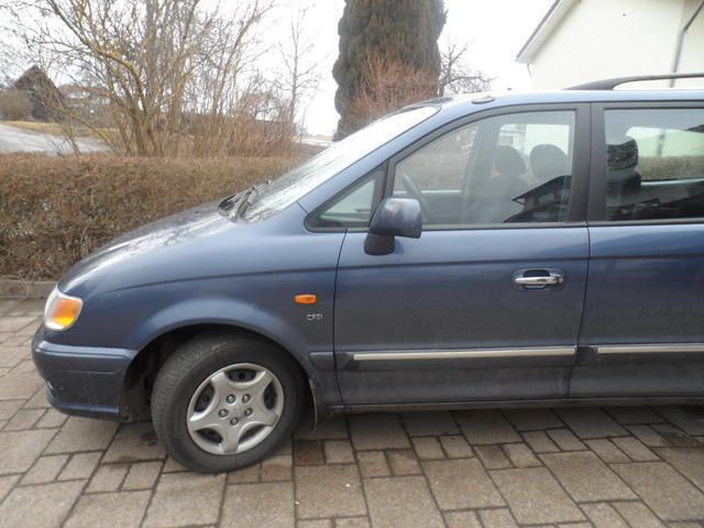 Gebraucht Hyundai Trajet GLS 113 PS (83 kW) 2002 Blau metallic Van / Kleinbus