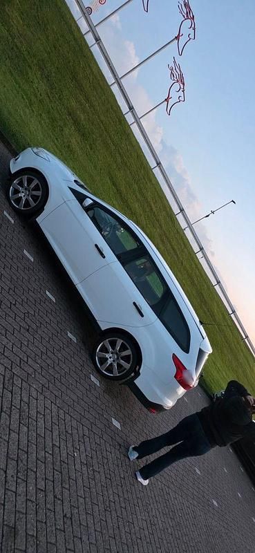 Gebraucht Ford Focus 101 PS (74 kW) 2014 Weiß Kombi