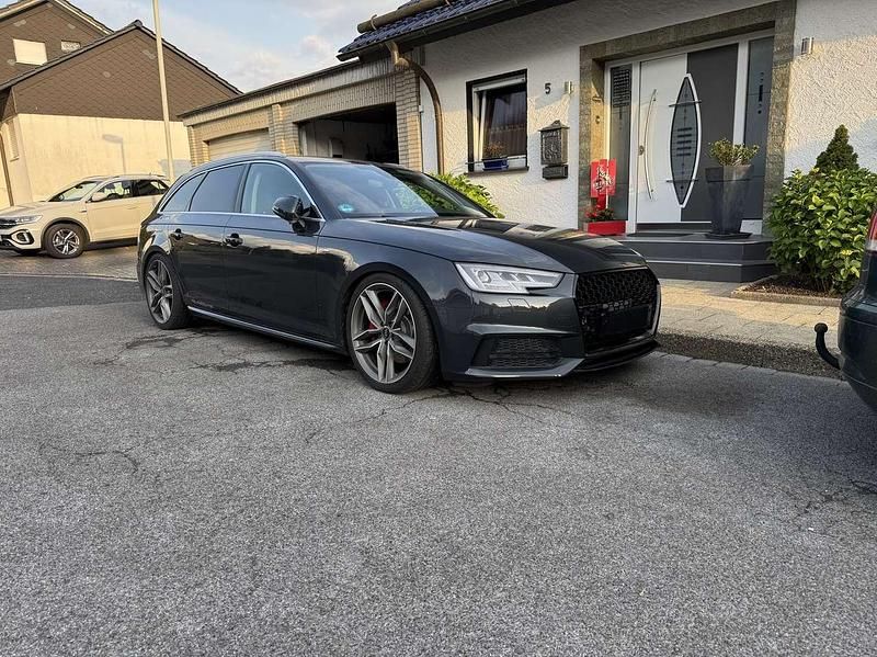 Grau Gebraucht 2016 Audi A4 S-Line Kombi | 22.999 € (Fairer Preis) - Bild 1/4