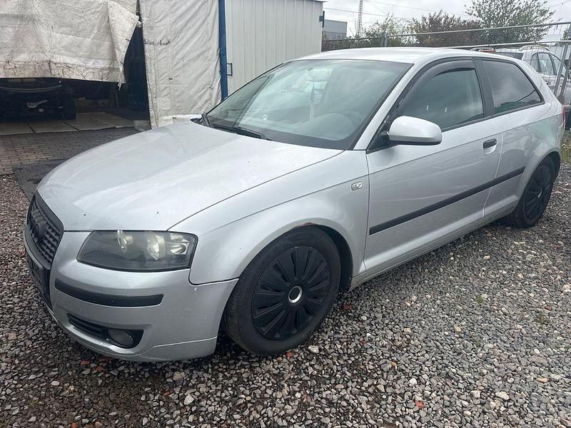 Silber Gebraucht 2008 Audi A3 Attraction Limousine | 550 € - Bild 1/4