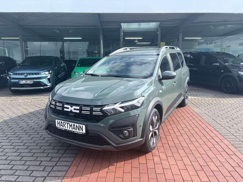 Safarigrüngrau Neu 2025 Dacia Jogger Expression Limousine | 21.630 € (Fairer Preis) - Bild 1/3