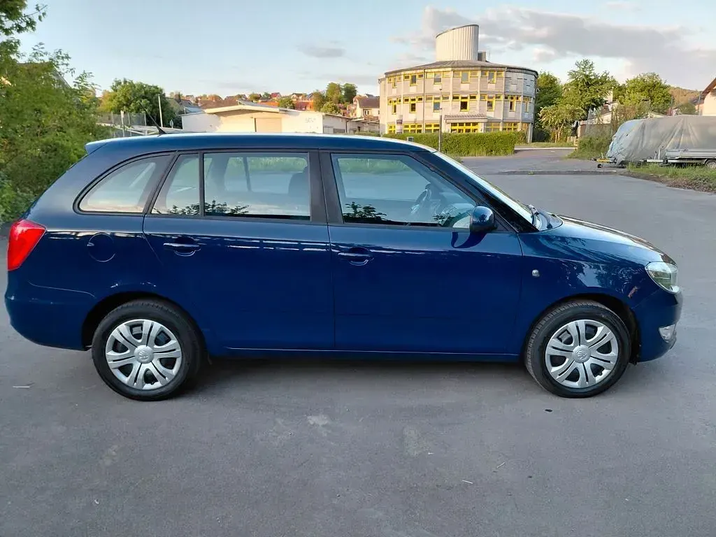 Gebraucht Skoda Fabia Ambition 69 PS (50 kW) 2014 Blau Kombi