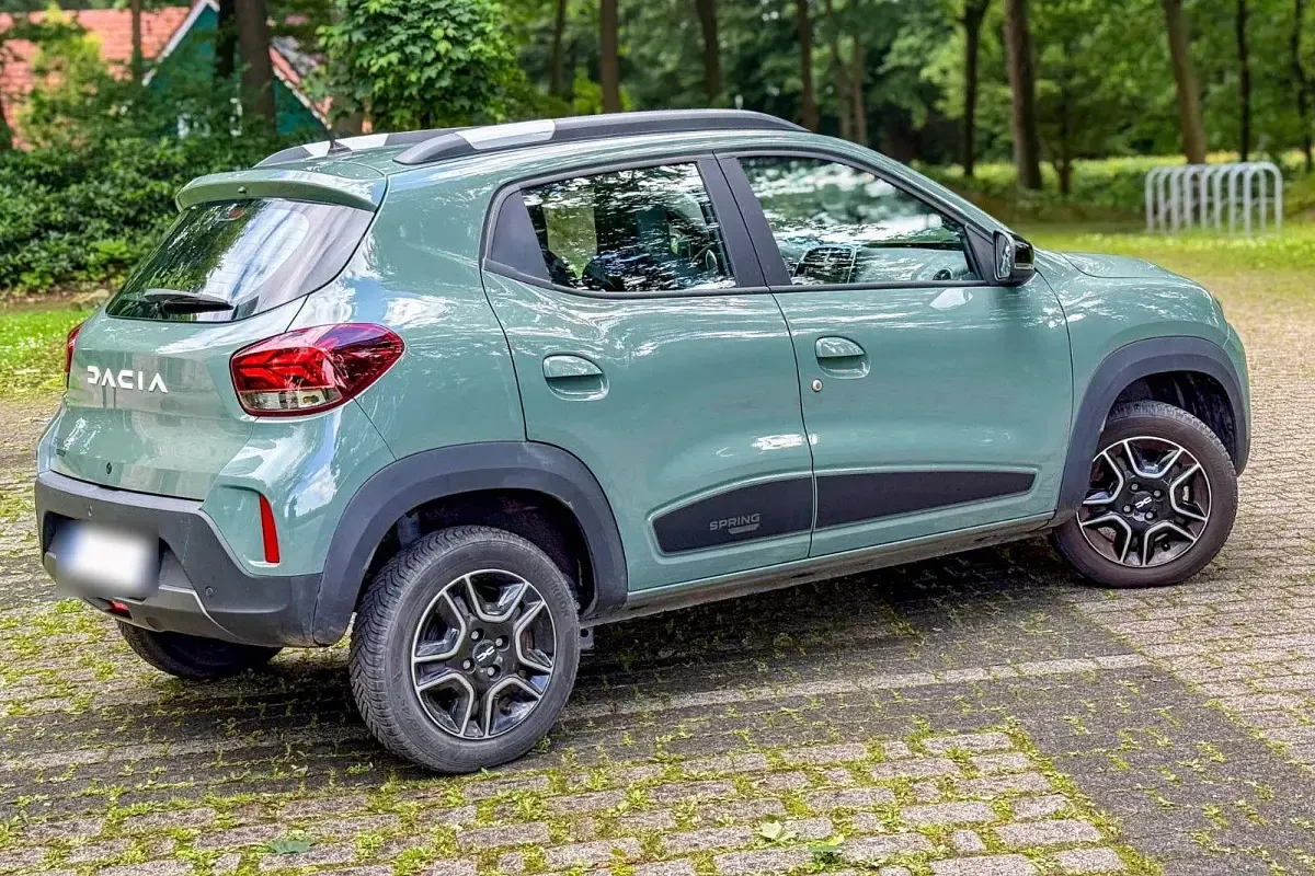 Gebraucht Dacia Spring Essentiel 33 kW (45 PS) 2023 Grün Kleinwagen