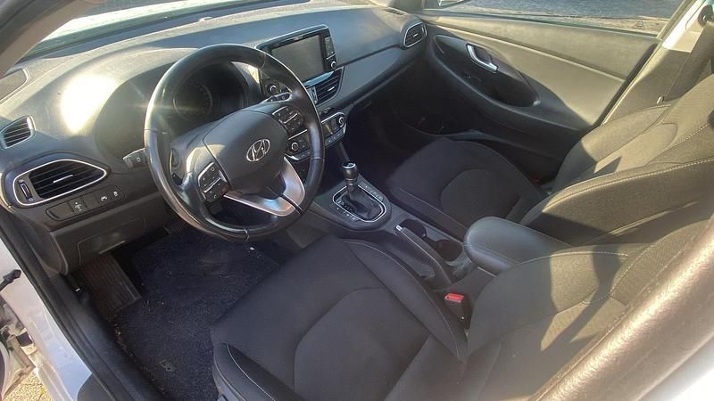 Gebraucht Hyundai i30 140 PS (102 kW) 2017 Polar white Kombi