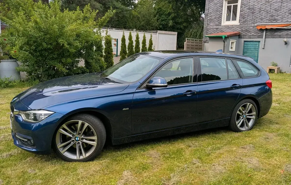 Gebraucht BMW 325 Sport Line 224 PS (164 kW) 2017 Blau Kombi