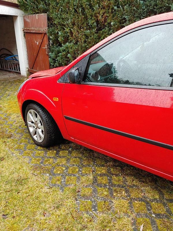 Gebraucht Ford Fiesta 60 PS (44 kW) 2003 Rot Kleinwagen