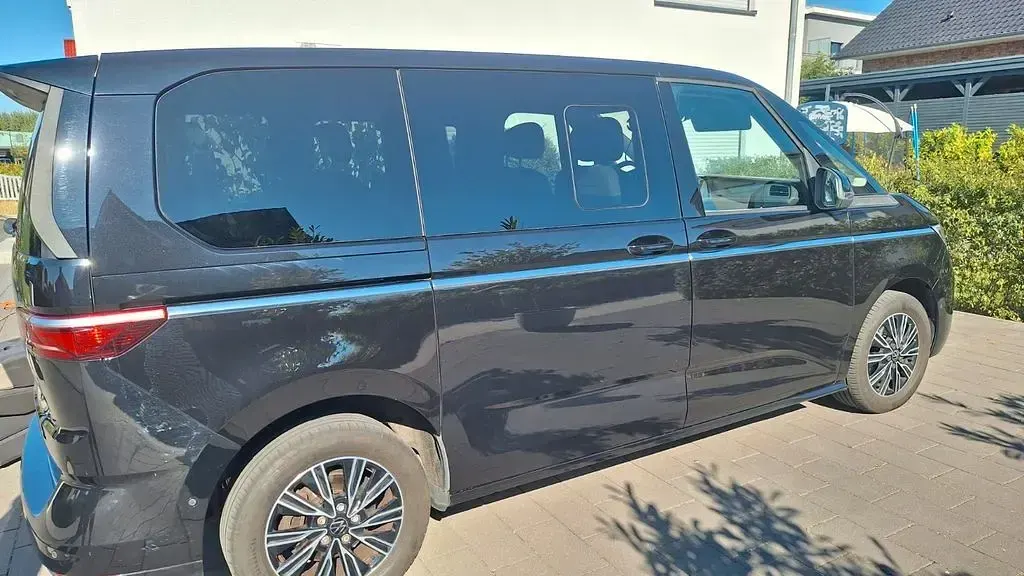 Gebraucht VW Multivan Style 204 PS (150 kW) 2022 Schwarz Van / Kleinbus
