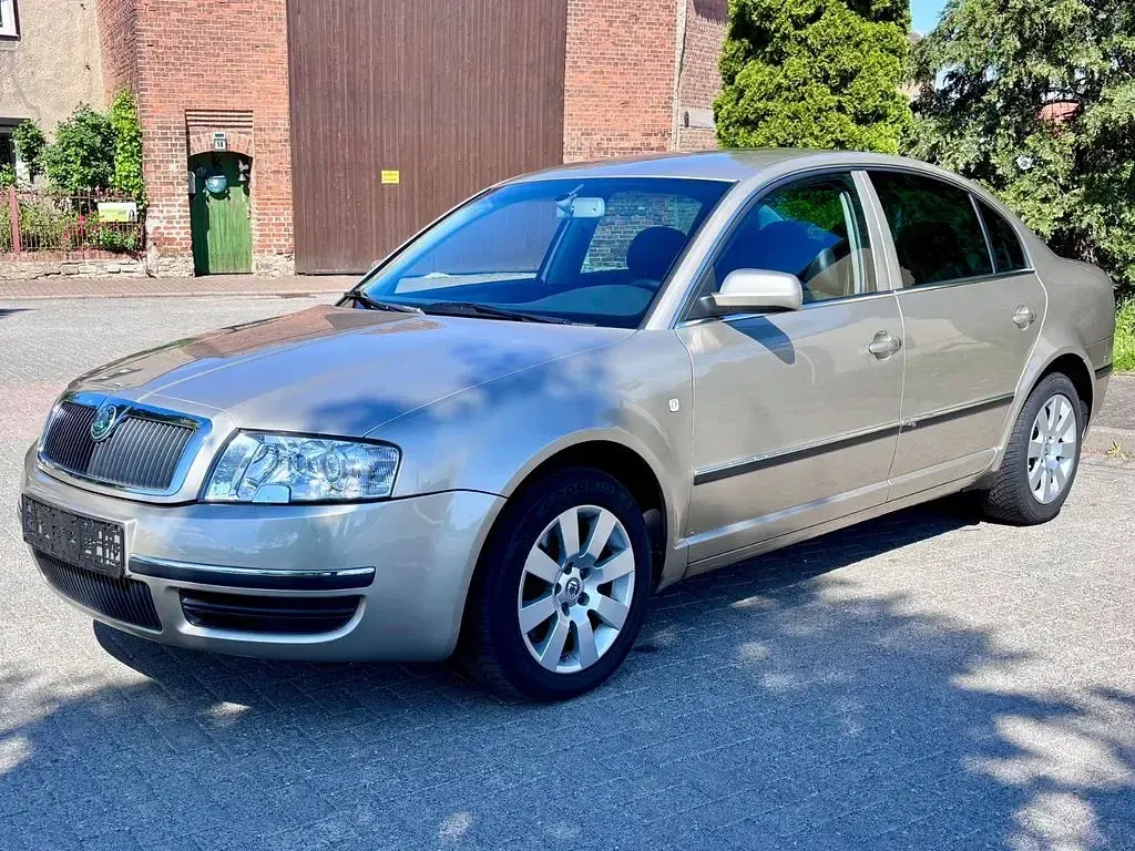 Używany Skoda Superb Elegance 193 KM (141 kW) 2005 Złoty Sedan/Limuzyna