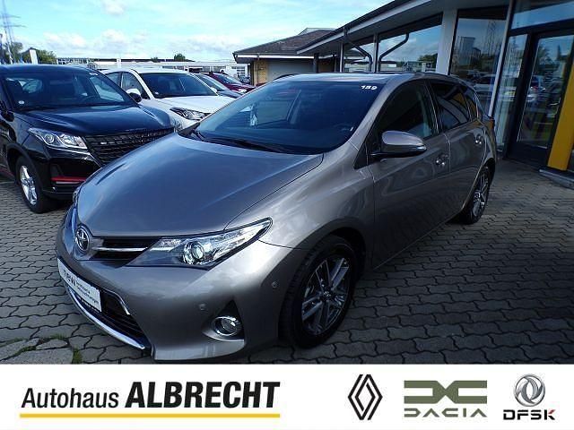 Gebraucht Toyota Auris Edition 132 PS (97 kW) 2015 Grün Limousine