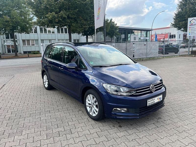 Blau Gebraucht 2016 VW Touran Comfortline Van / Kleinbus | 13.490 € (Guter Preis) - Bild 1/4