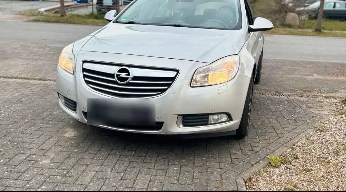 Gebraucht Opel Insignia 150 PS (110 kW) 2010 Silber Kombi
