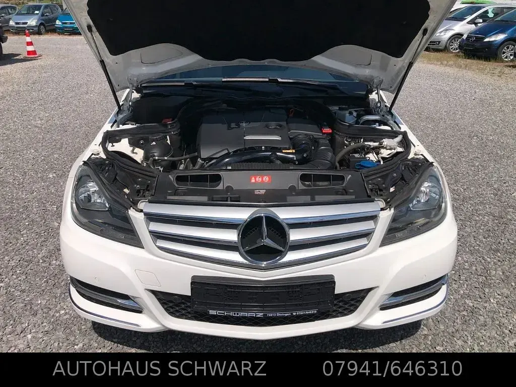 Gebraucht Mercedes C180 156 PS (114 kW) 2014 Weiß Limousine