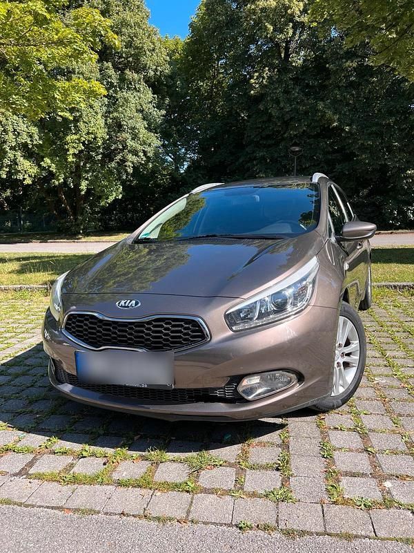 Braun Gebraucht 2014 Kia Ceed Sportswagon Kombi | 4.900 € (Fairer Preis) - Bild 1/4