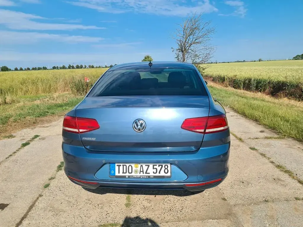 Gebraucht VW Passat Comfortline 150 PS (110 kW) 2016 Blau Limousine
