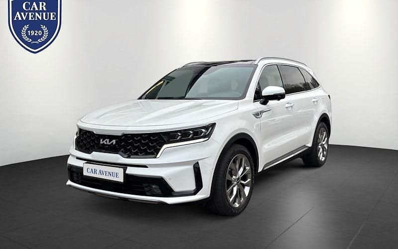 Weiß schwarz Gebraucht 2023 Kia Sorento Platinum SUV | 46.990 € (Teuer) - Bild 1/4