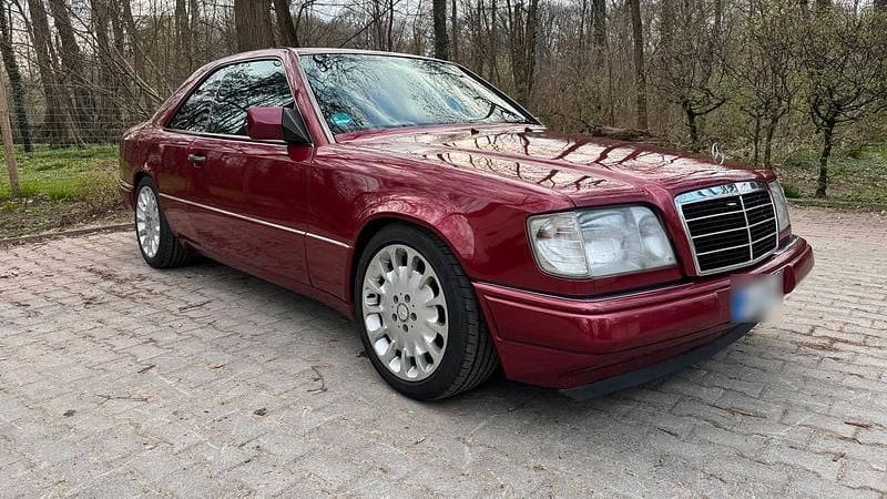 Gebraucht Mercedes E220 150 PS (110 kW) 1994 Rot Coupé