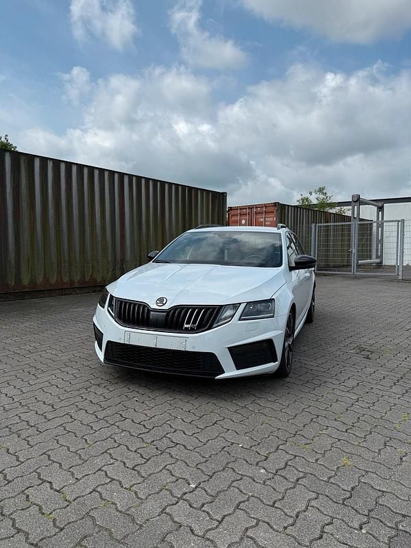 Weiß Gebraucht 2018 Skoda Octavia RS Kombi | 18.800 € (Fairer Preis) - Bild 1/4