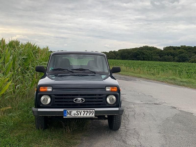 Gebraucht Lada Taiga 83 PS (61 kW) 2017 Grün SUV