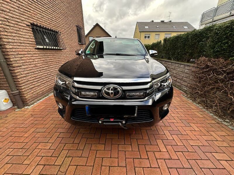 Schwarz Gebraucht 2017 Toyota HiLux Abholung | 31.250 € (Guter Preis) - Bild 1/4