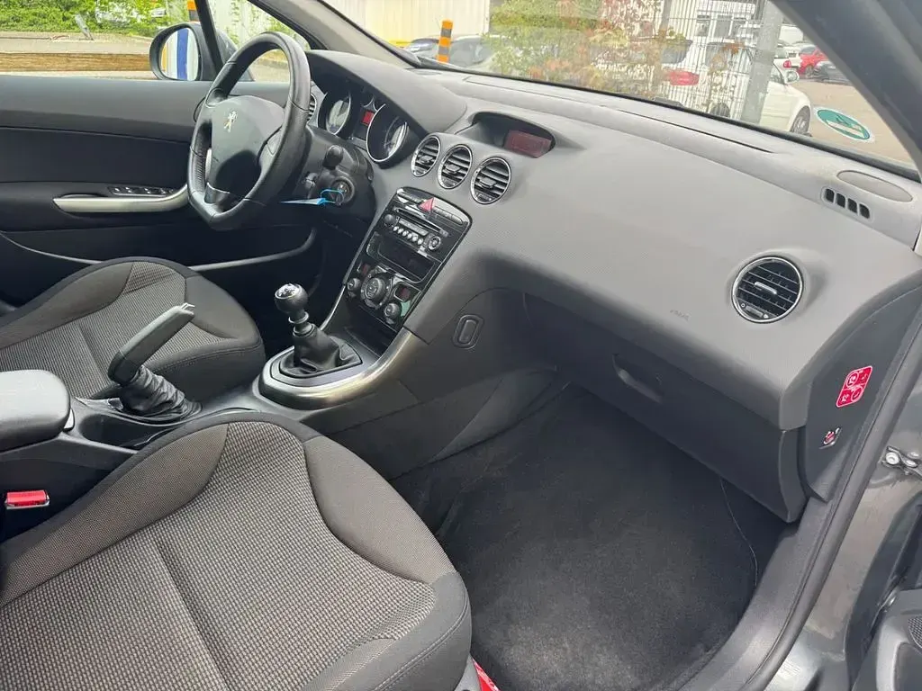 Gebraucht Peugeot 308 SW 156 PS (114 kW) 2013 Grau Kombi