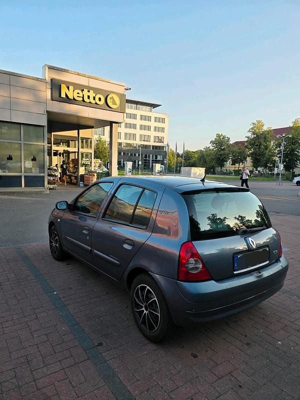 Blau Gebraucht 2005 Renault Clio II Kleinwagen | 1.800 € (Fairer Preis) - Bild 1/4