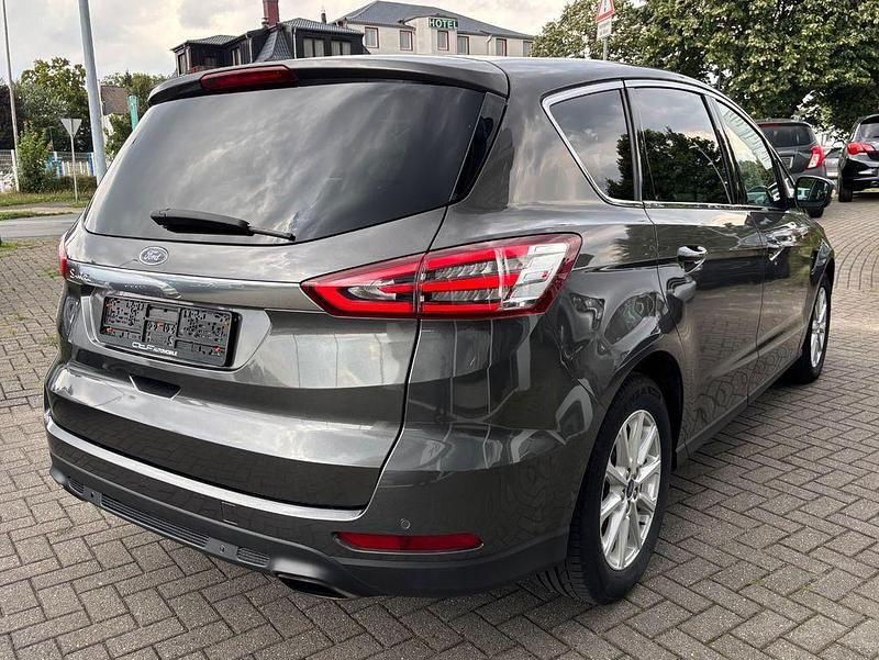 Gebraucht Ford S-MAX Titanium 239 PS (175 kW) 2018 Magnetic Van / Kleinbus