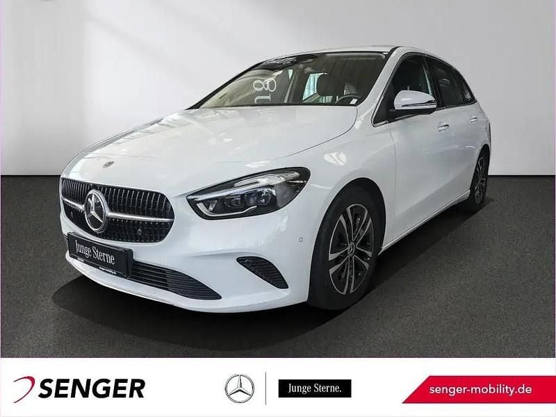 Weiß Gebraucht 2023 Mercedes B200 Progressive Van / Kleinbus | 28.580 € (Guter Preis) - Bild 1/1