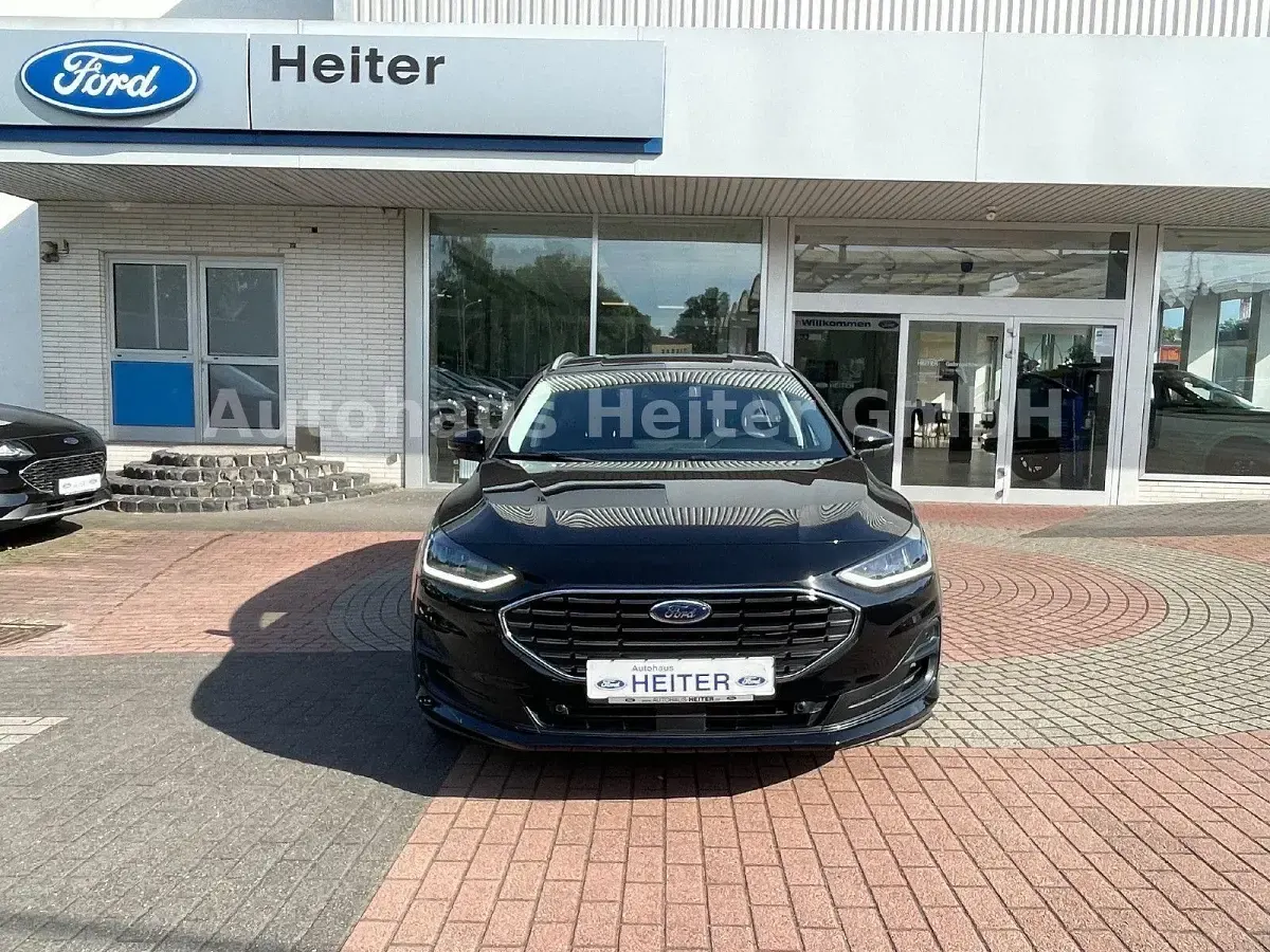 Gebraucht Ford Focus Titanium 125 PS (91 kW) 2024 Schwarz Kombi