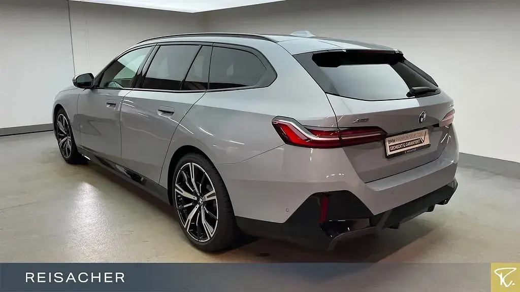 Gebraucht BMW 520 M Sport 197 PS (144 kW) 2025 Grau Limousine