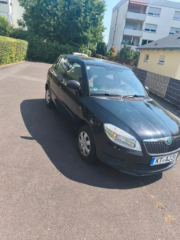 Gebraucht Skoda Fabia Ambition 60 PS (44 kW) 2011 Schwarz Limousine
