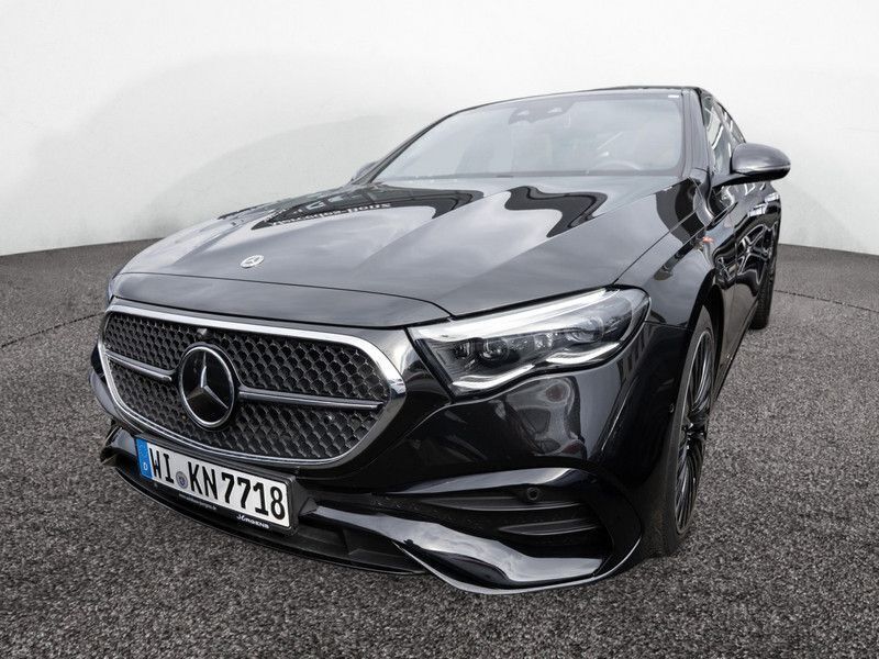 Metalliclack obsidianschwarz Gebraucht 2024 Mercedes E200 AMG Limousine | 66.880 € - Bild 1/4