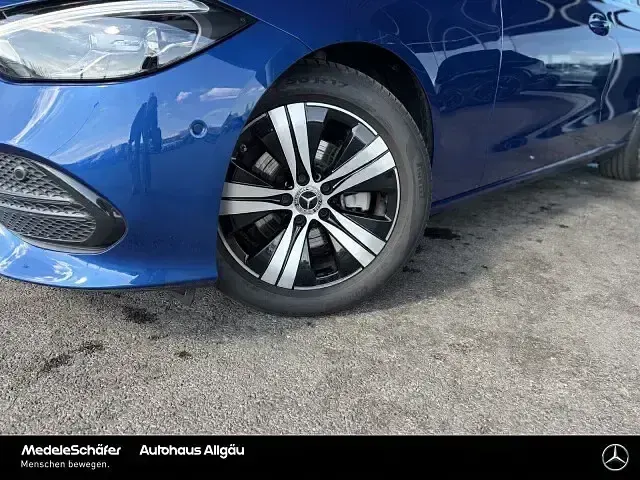 Gebraucht Mercedes C180 Avantgarde 170 PS (125 kW) 2024 Lack spektralblau Kombi