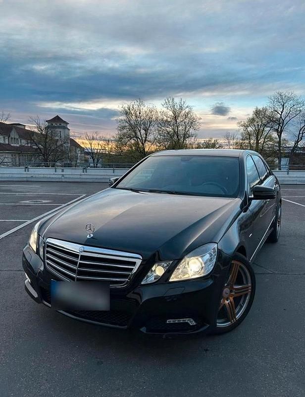 Gebraucht Mercedes E250 204 PS (150 kW) 2009 Schwarz Limousine