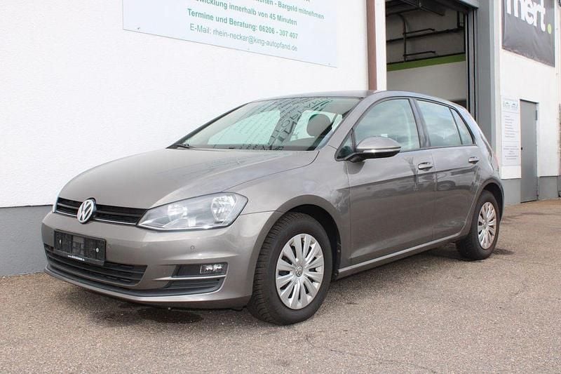 Grau Gebraucht 2013 VW Golf Comfortline Limousine | 7.990 € (Fairer Preis) - Bild 1/4