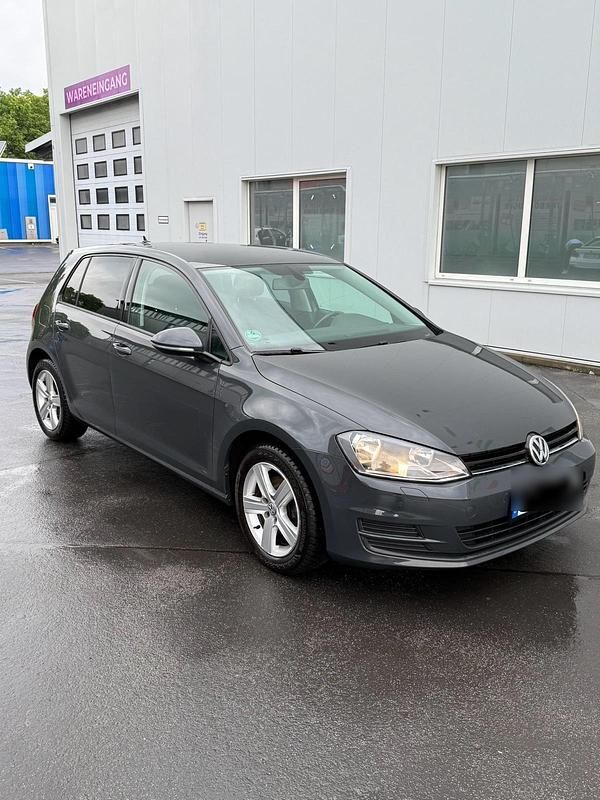 Grau Gebraucht 2013 VW Golf VII Limousine | 8.000 € (Fairer Preis) - Bild 1/4