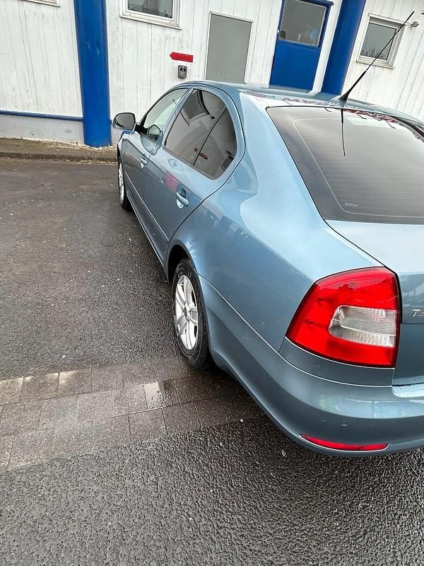 Gebraucht Skoda Octavia 122 PS (89 kW) 2010 Blau Limousine