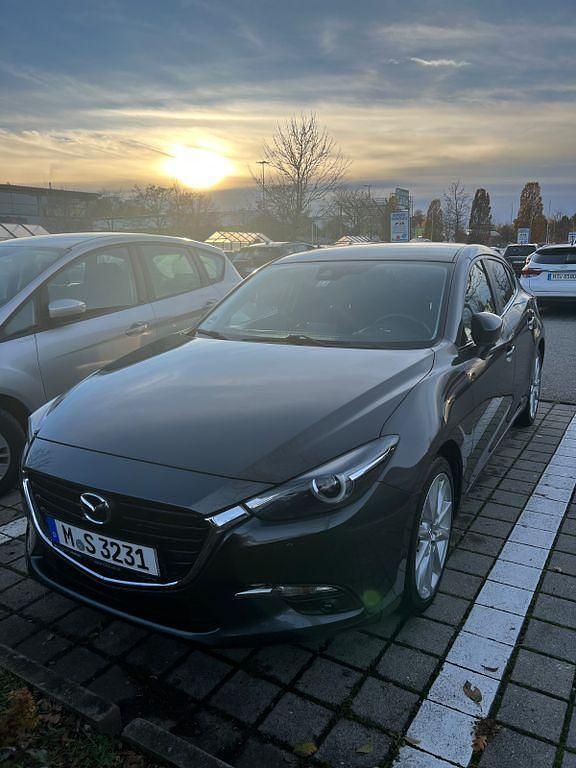 Grau Gebraucht 2017 Mazda 3 Sports-Line Limousine | 9.400 € (Guter Preis) - Bild 1/1