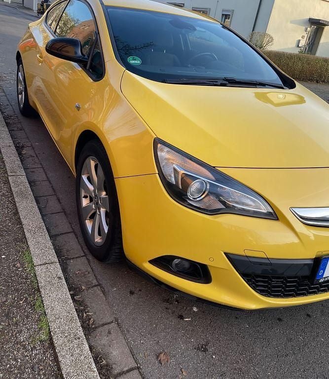 Gelb Gebraucht 2012 Opel Astra GTC Edition Limousine | 8.000 € (Fairer Preis) - Bild 1/4