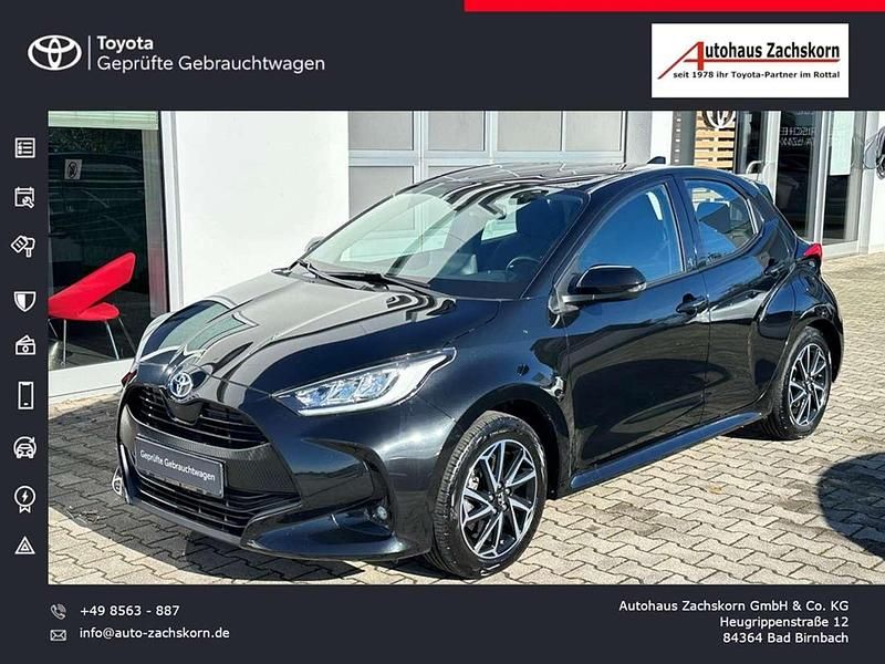 Mysticschwarz mica Gebraucht 2022 Toyota Yaris Hybrid Basis Kleinwagen | 18.990 € (Fairer Preis) - Bild 1/4