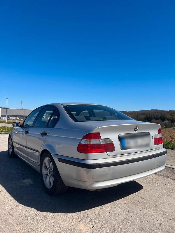 Gebraucht BMW 320 150 PS (110 kW) 2004 Silber Limousine