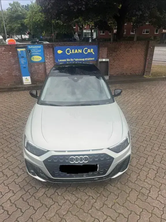Gebraucht Audi A1 S-Line 95 PS (69 kW) 2023 Silber SUV