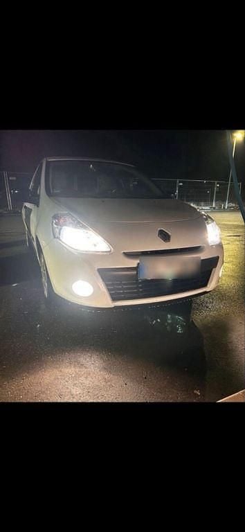 Gebraucht Renault Clio II 75 PS (55 kW) 2009 Weiß Limousine