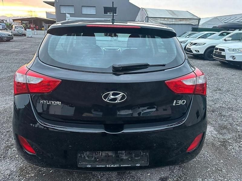 Second-hand Hyundai i30 99 CP (72 kW) 2015 Negru Berlinǎ