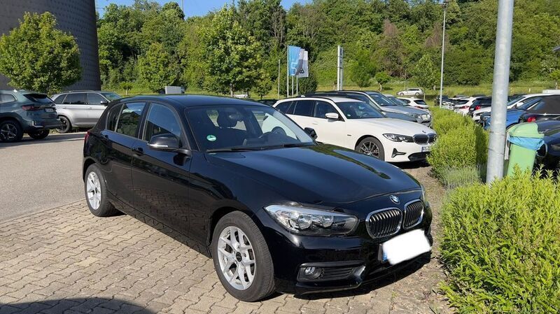Schwarz Gebraucht 2018 BMW 118 Advantage Kleinwagen | 14.900 € (Superpreis) - Bild 1/4
