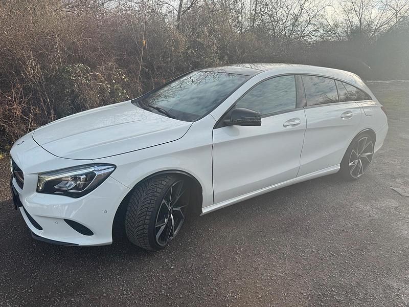 Gebraucht Mercedes CLA220 180 PS (132 kW) 2016 Weiß Limousine